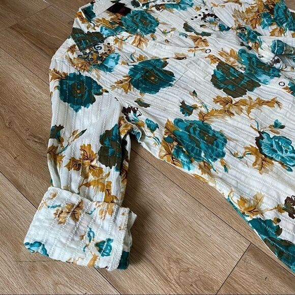 Torrid Floral Print Ribbed Button Down Plus Size 0X - Picture 8 of 11